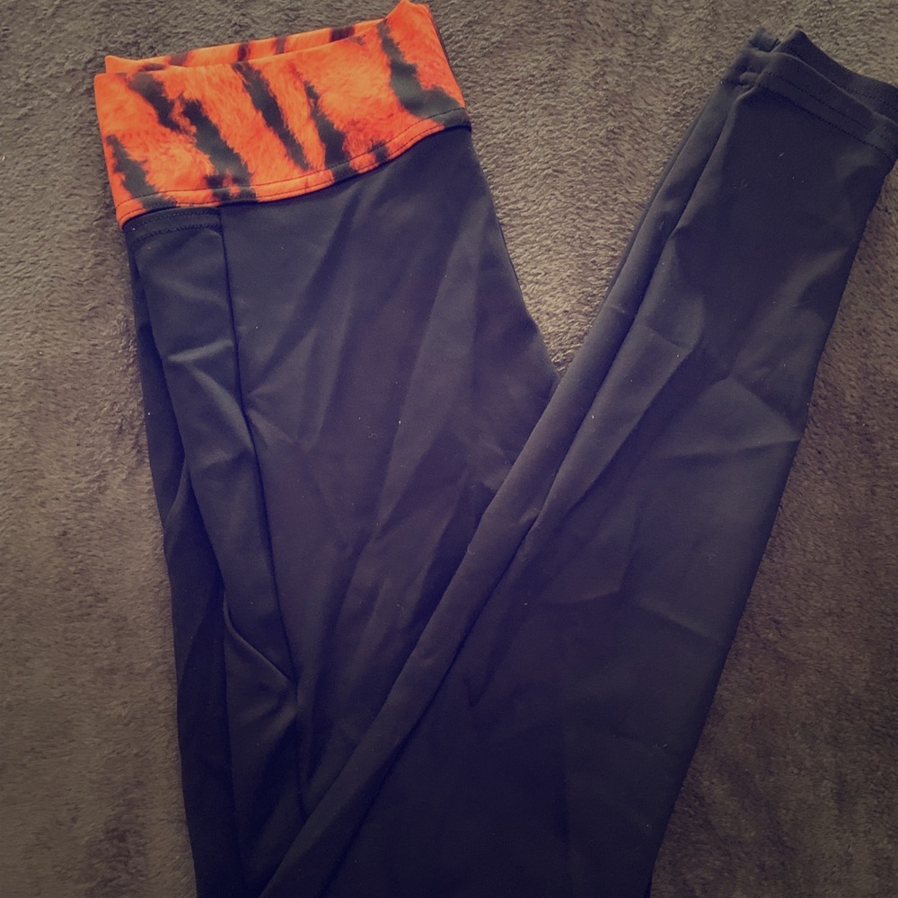 Black leggings